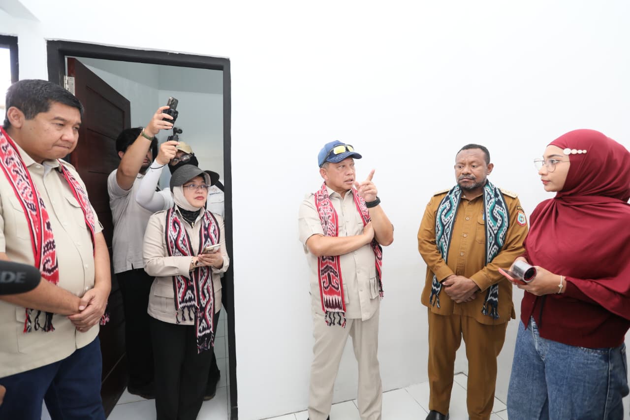 Pastikan Hunian Layak, Mendagri Bersama Menteri PKP Tinjau Perumahan di Sorong