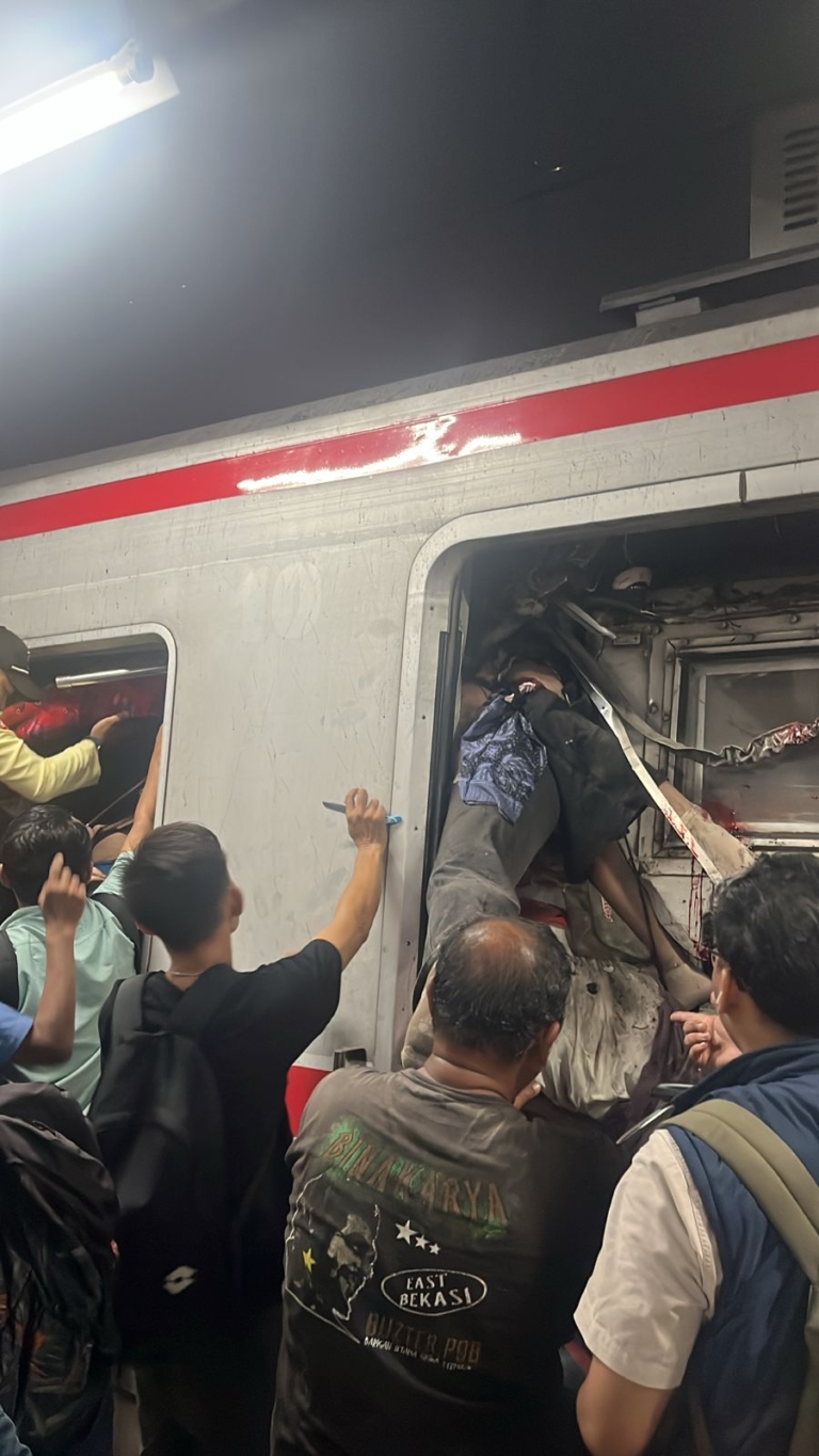 Tragedi di Jalur Rel: Tabrakan KRL dan KA Argo Bromo Anggrek Guncang Stasiun Bekasi Timur