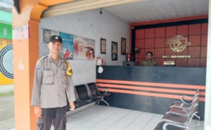 Jamin Keamanan Objek Vital, Personel Polsek Sindangwangi Sambangi Kantor Pos dan Berikan Imbauan Kamtibmas