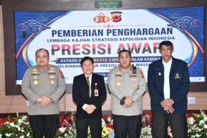 Kapolresta Cirebon Terima Presisi Award dari Lembaga Kajian Strategis Kepolisian Indonesia atas Kinerja dan Pelayanan Publik