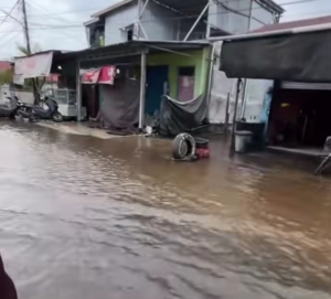 Hujan Deras Mengguyur Kota Sampit Sejumlah Wilayah Terendam Banjir.