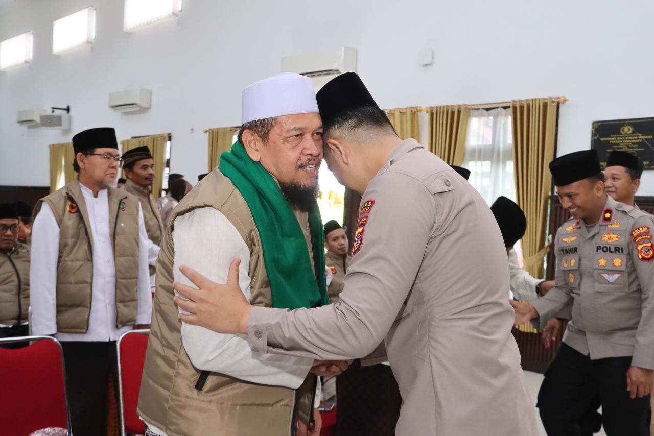 Da’i Kamtibmas Polres Indramayu Resmi Dilantik, Siap Sampaikan Pesan Kamtibmas Lewat Mimbar.