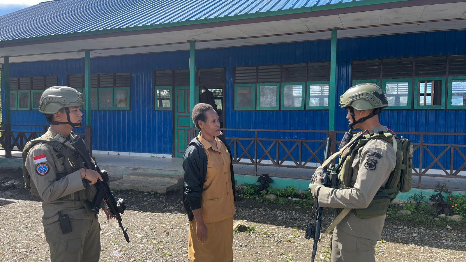 Satgas Ops Damai Cartenz Gelar Patroli Dialogis dan Sambang ke SDN Bale, Perkuat Kedekatan Humanis dengan Masyarakat