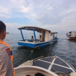 Heroik! Ditpolairud PMJ Selamatkan 11 Pemancing dari Kapal Bocor di Tanjung Priok