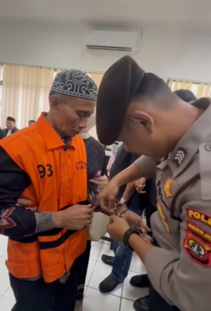 Sidang Perdana Digelar: Bupati Bekasi Nonaktif Bersama Ayah Terdakwa Kasus Suap Ijon Proyek di Tipikor Bandung