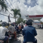 Antrian Panjang Disejumlah SPBU di Kota Sampit Dikeluhkan warga.