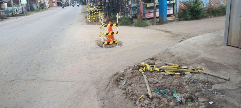 Aktivitas Galian Tanah Picu Kemacetan dan Kerusakan Jalan, Warga Wibawamulya Cibarusah Geram