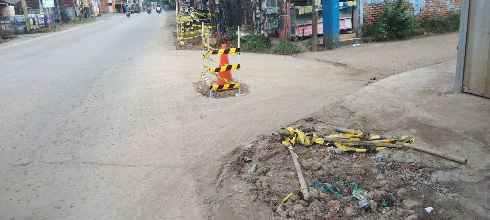 Aktivitas Galian Tanah Picu Kemacetan dan Kerusakan Jalan, Warga Wibawamulya Cibarusah Geram