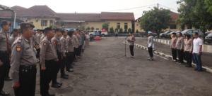 Kabag Log Polres Majalengka Pimpin Apel Pagi di Halaman Masjid Jami Al-Usholihin
