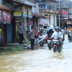 Banjir Rendam 30 Bangunan di Menyuke, Polisi Turun Langsung Pantau Situasi