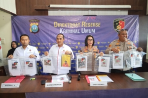 DITRESKRIMUM POLDA KEPRI UNGKAP KASUS PEMBUNUHAN PEREMPUAN DI LINGGA
