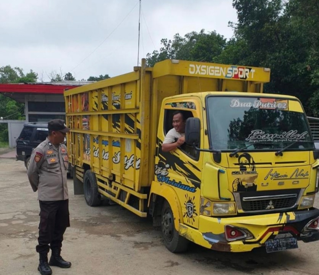 Aksi Peduli Polisi di Jalur Lintas, Sopir Truck Diminta Kurangi Kecepatan dan Utamakan Nyawa