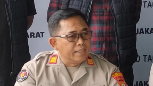 Polres Metro Jakarta Barat Klarifikasi Video Viral Polisi Diduga Nonton Bola Saat Warga Hendak Melapor Dugaan KDRT