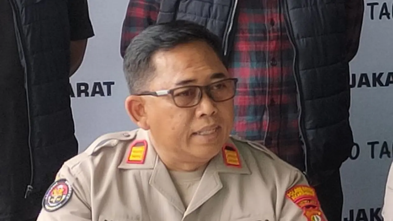Polres Metro Jakarta Barat Klarifikasi Video Viral Polisi Diduga Nonton Bola Saat Warga Hendak Melapor Dugaan KDRT