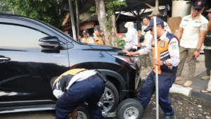 Razia Parkir Liar di Kawasan Senopati, Kendaraan Diderek hingga Dicabut Pentil untuk Menegakkan Ketertiban
