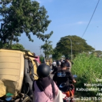Diduga Pengemudi Mengantuk, Truk Tangki Terguling Setelah Menabrak Pohon dan Dievakuasi Polisi