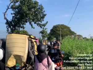 Diduga Pengemudi Mengantuk, Truk Tangki Terguling Setelah Menabrak Pohon dan Dievakuasi Polisi