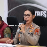 Ditresnarkoba Polda Kepri ungkap peredaran sabu di Batam, dua tersangka dan 233,85 Gram sabu diamankan.