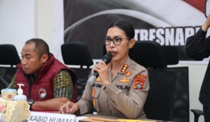 Ditresnarkoba Polda Kepri ungkap peredaran sabu di Batam, dua tersangka dan 233,85 Gram sabu diamankan.