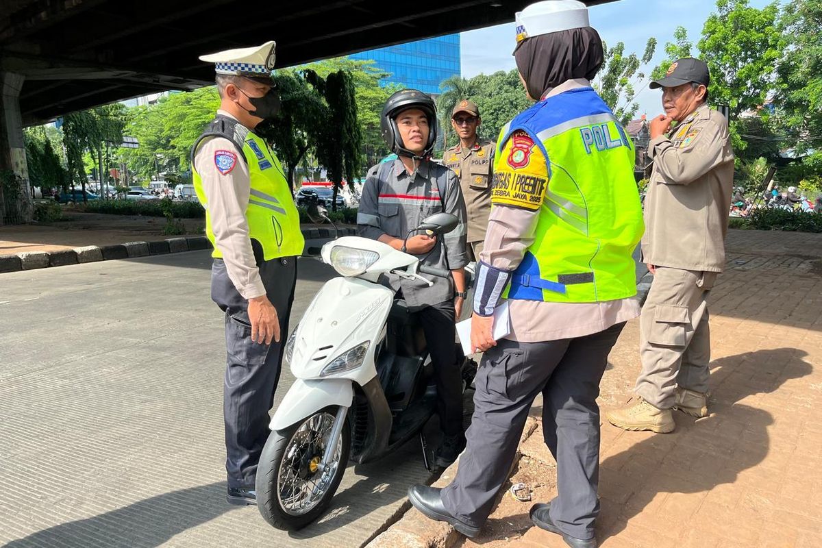 Pelat Nomor Kendaraan Tak Sesuai Standar Jadi Sasaran Penindakan, Pelanggar Terancam Denda hingga Rp500 Ribu