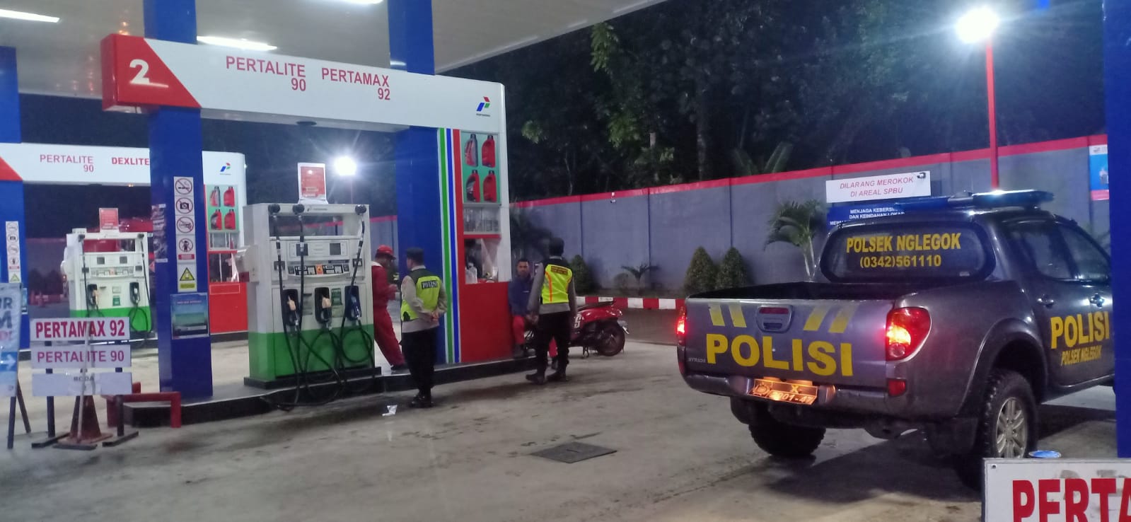 Patroli Dialogis di SPBU, Polisi Ajak Warga Bersama Cegah Kriminalitas di Wilayah Nglegok