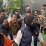 Roy Suryo Dikabarkan Sempat Menolak Mengenakan Rompi Tahanan Saat Pelimpahan ke Kejari Jakarta Selatan
