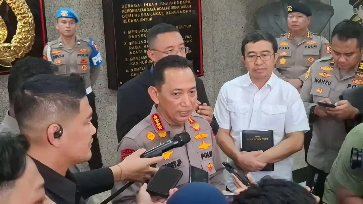 Kapolri-Jenderal-Listyo-Sigit-Prabowo-beri-keterangan-pers-wartawan-di-Mabes-Polri - BERITA POLRI INDEPENDEN INVESTIGASI Kapolri: Sejumlah Negara Mempercepat Pemilu Akibat Krisis Keuangan dan Ketidakstabilan Politik