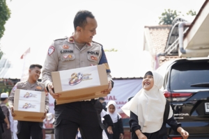 Berbagi Kebahagiaan, Polri Salurkan 500 Paket Sembako ke Panti Sosial Disabilitas dan Panti Asuhan di Depok