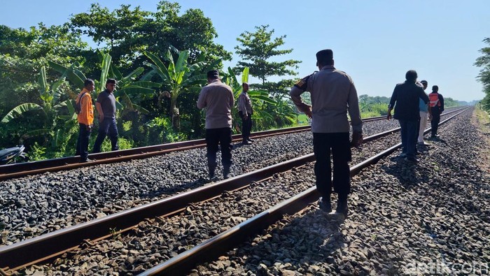 Pria Berusia 26 Tahun Meninggal Setelah Tersambar Kereta Api di Cirebon, Polisi Lakukan Penyelidikan