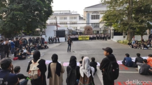Polisi Siaga di 20 Titik Pengamanan Saat Aksi Mahasiswa di DPRD Jawa Barat