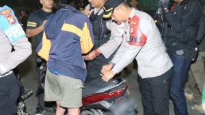 Polisi Amankan Dua Remaja Pembawa Tembakau Sintetis Saat Patroli Malam di Jakarta Barat