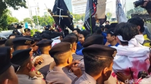 Polisi Alihkan Lokasi Aksi Mahasiswa dari Bundaran HI ke Kawasan DPR dan Patung Kuda demi Kelancaran Pengamanan