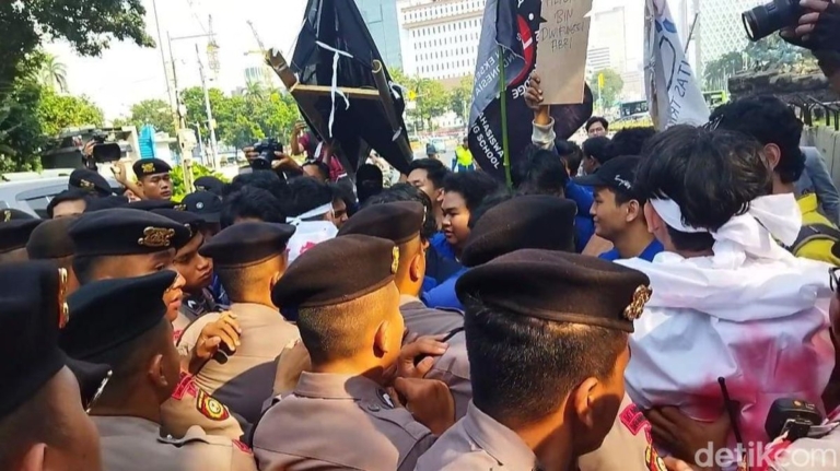 Polisi Alihkan Lokasi Aksi Mahasiswa dari Bundaran HI ke Kawasan DPR dan Patung Kuda demi Kelancaran Pengamanan