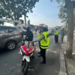 Jangan Nekat Lepas Spion Motor, Ini Bahaya dan Aturan Hukum yang Wajib Dipatuhi Pengendara