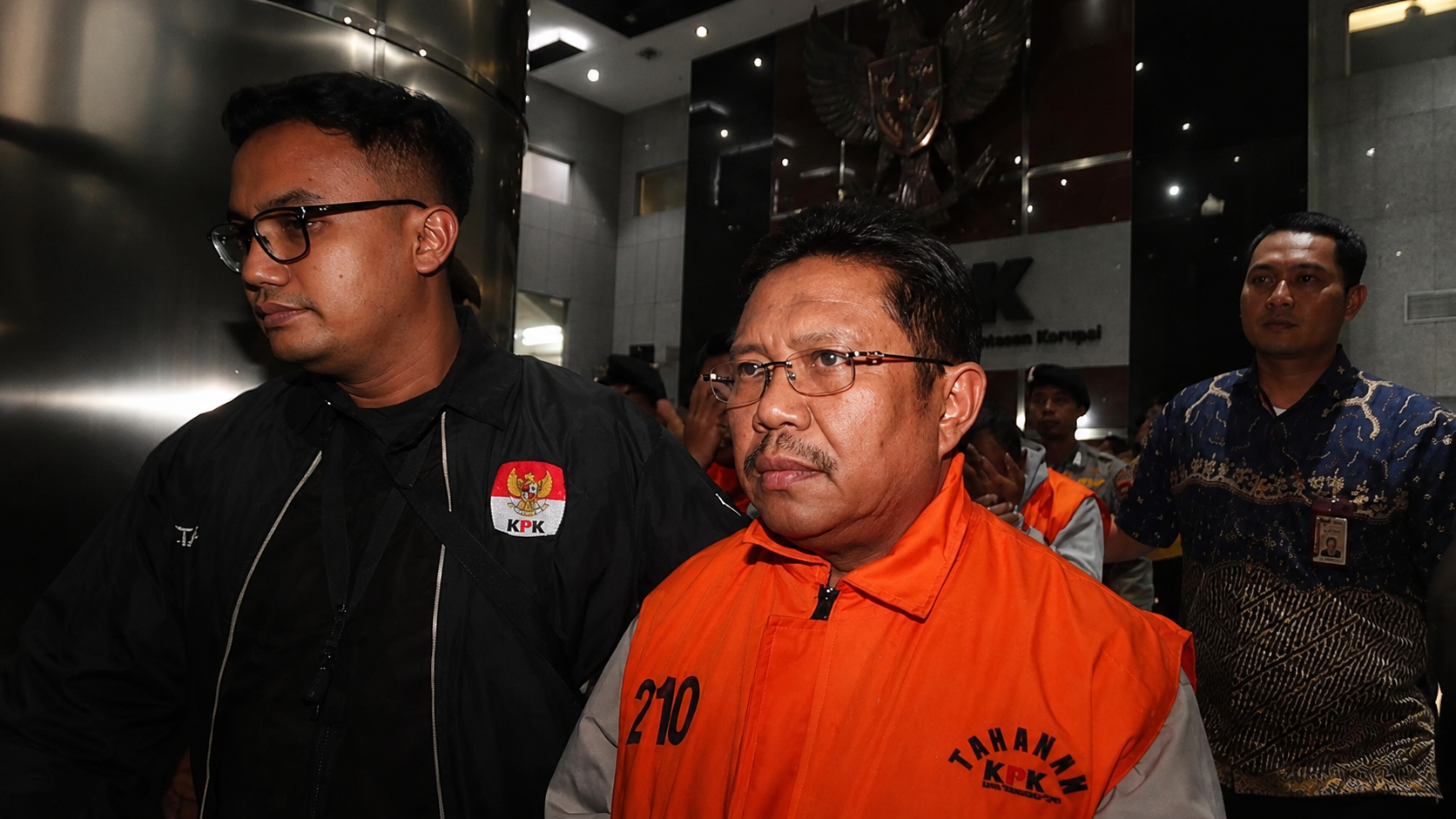 Geledah Kantor dan Rumah Dinas Bupati Lombok Barat, KPK Sita Dokumen Proyek