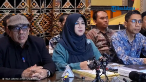 Sidang Perdana Dokter Tifa Dipadati Pengunjung, PN Jakarta Timur Siapkan Tenda dan Layar Televisi di Area Luar