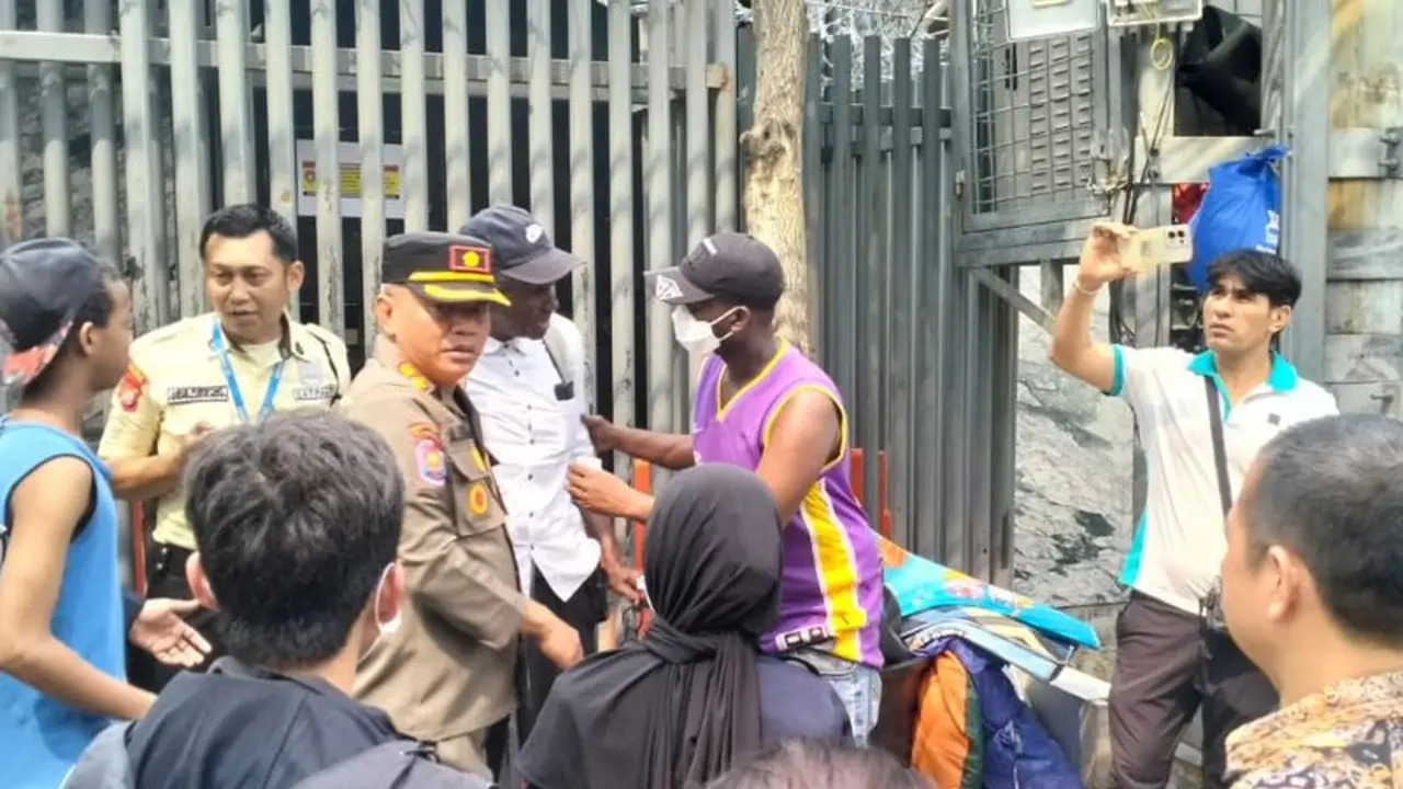 Pramono Tanggapi Pengungsi Tiga Negara yang Berkemah di Jakarta Selatan, Tekankan Penanganan Sesuai Aturan