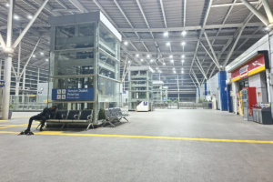 Mencari Jalan Keluar agar Pekerja Tak Lagi Bermalam di Stasiun Cikarang