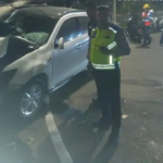 Mobil Hantam Tiang Listrik hingga Roboh, Korban Dilarikan ke Rumah Sakit