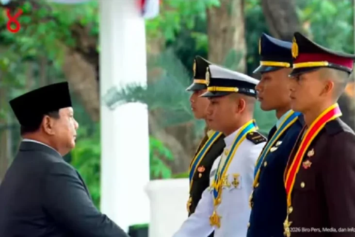 Prabowo Lantik 1.177 Perwira TNI-Polri, Anugerahkan Adhi Makayasa kepada Lulusan Terbaik