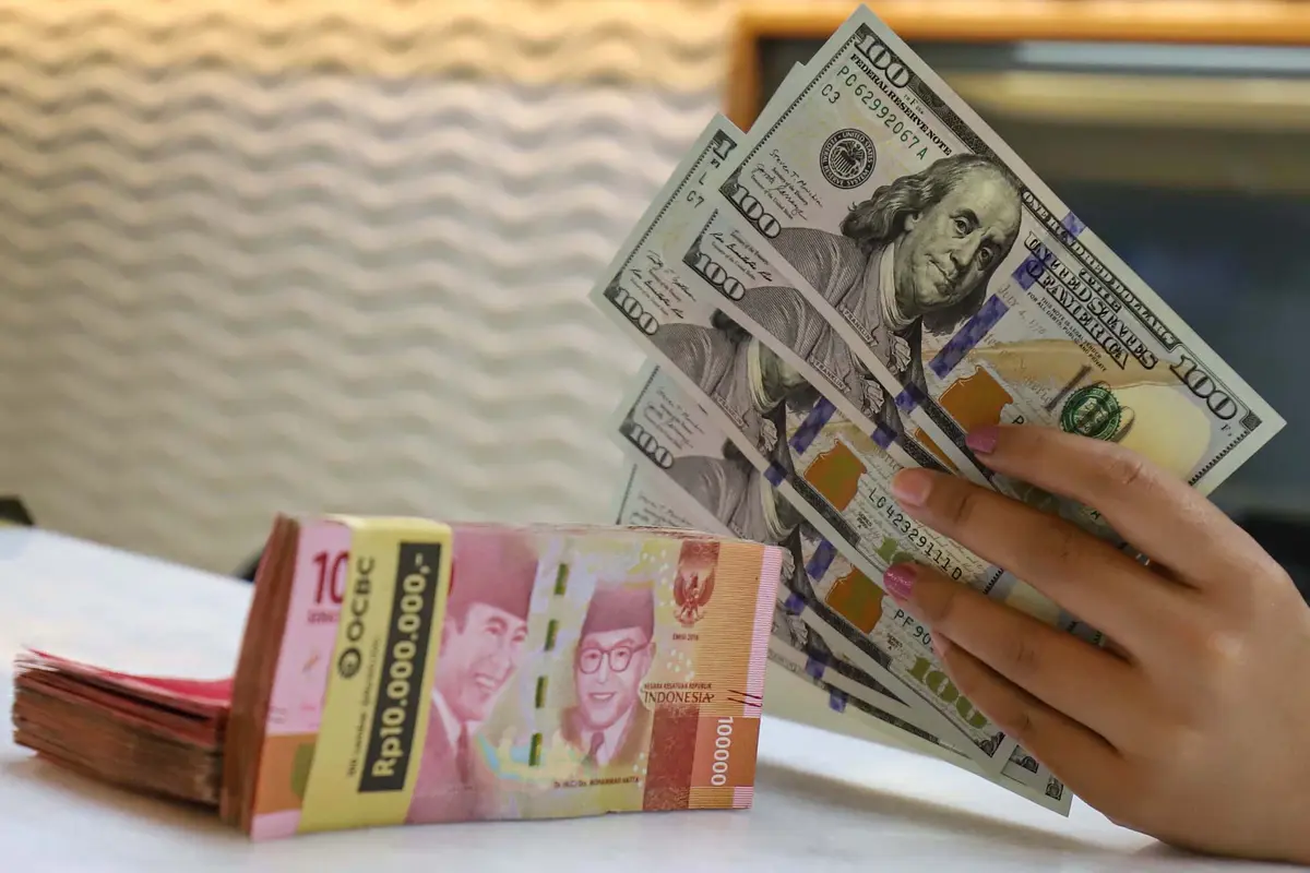 Rupiah Kembali Melemah, Dipengaruhi Penguatan Dolar AS dan Ekspektasi Suku Bunga The Fed