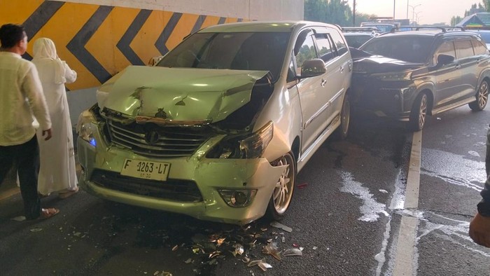 Tabrakan Beruntun di Terowongan Tol Pasar Rebo Sebabkan Kemacetan Panjang