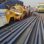 Truk Bermuatan Besi Tabrak Truk Tanah di Tol JORR Arah Cikunir, Kemacetan Mengular Sejak Pagi