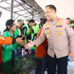 Bangun Sinergi, Kapolres Gresik Gelar Dialog Interaktif dan Bagi Bansos ke Driver Ojol