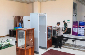 Cegah Gangguan Kamtibmas, Polisi dan TNI AU Intensifkan Patroli Gabungan di Bandara SMS Bima
