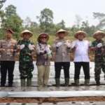 Dukung Ketahanan Pangan, Polres Kuningan Gerakkan Penanaman Bawang Putih