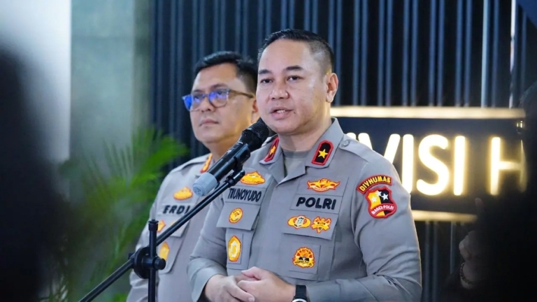 Penanganan Karhutla Hari Ke-enam, Brimob Kembali Turun di Biak
