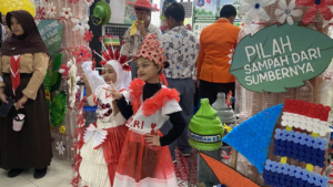 Guru Literasi Jakarta Kampanyekan Sekolah Bersih Lewat Gerakan Daur Ulang