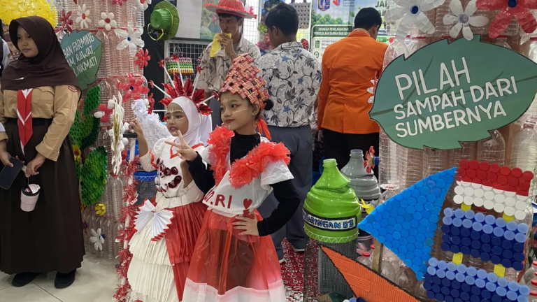 Guru Literasi Jakarta Kampanyekan Sekolah Bersih Lewat Gerakan Daur Ulang