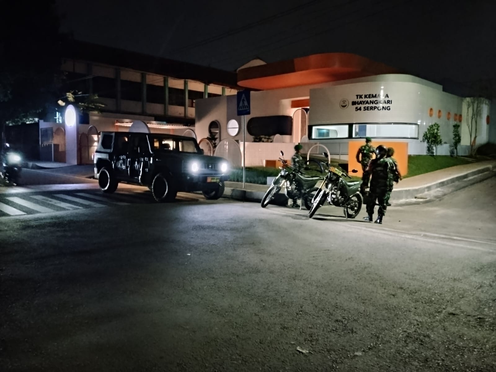 Jaga Kamtibmas, Babinsa Bersama Komduk Patroli dan Komsos